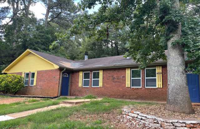 Photo of 2 bedroom duplex off 441 N Available Now!