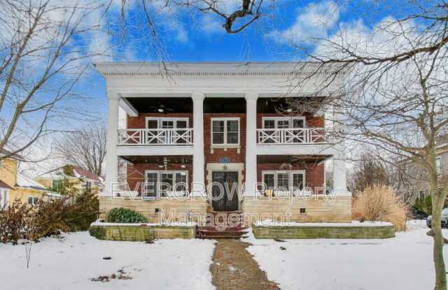 945 Woodruff Place Middle Drive