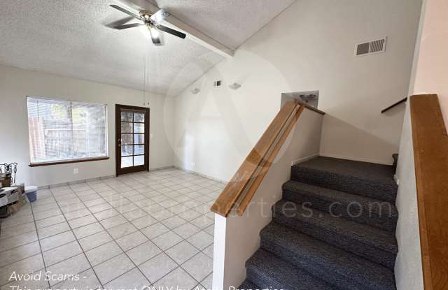 2219 North Oakhurst Street