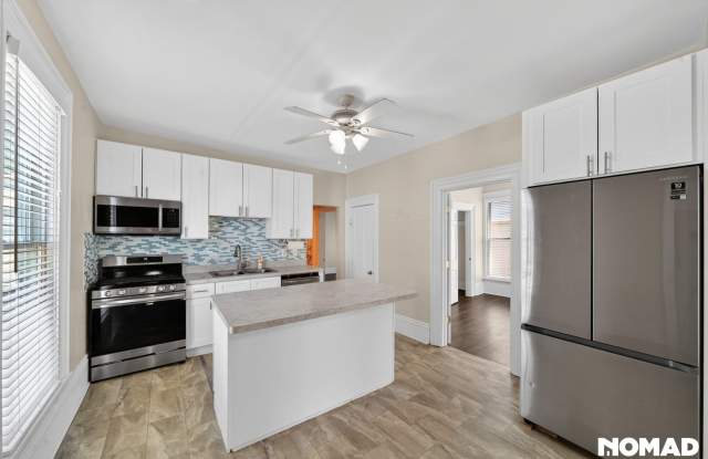 Charming 2BR Duplex in Cleveland