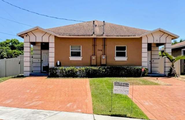 Photo of 798 NE 43 ST