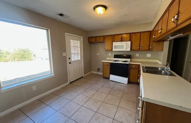 Renovated 3 Bedroom 2 Bath Home for Rent!!