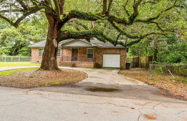 3 Bedroom 1.5 Bath House in Hobcaw Point - Mount Pleasant