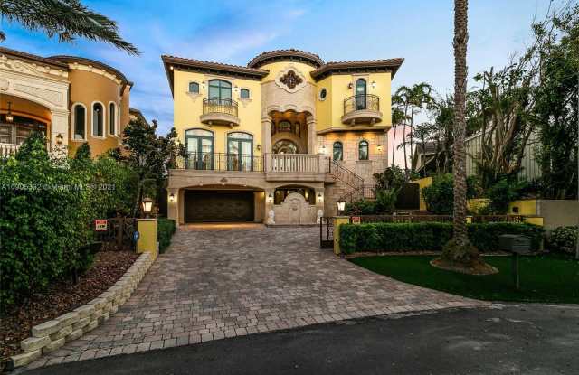 2306 Bay Dr