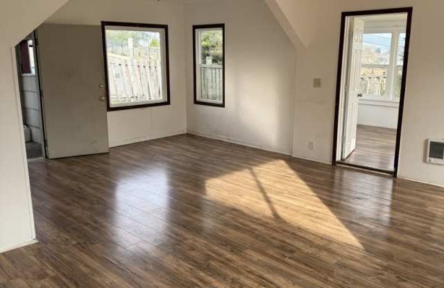 5BD/2BA House in Coos Bay!