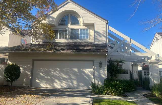 Photo of Spacious 3 bed 2.5 bath home in Mountain View. Must see!