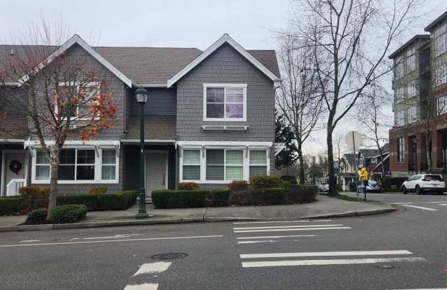 3 Bed / 2 Bath Issaquah Highlands Townhome - NEW CARPETS $3,395/month
