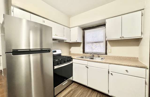 1129 1/2 Woodward Avenue