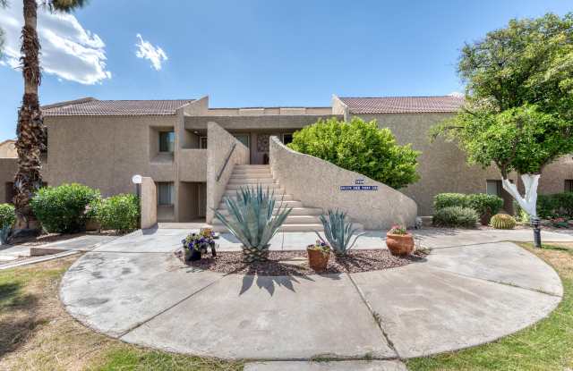 7424 N Via Camello Del Norte --