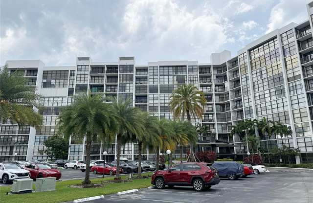 800 Parkview Dr Unit 211