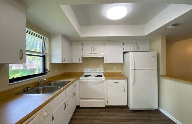 Photo of ANNUAL RENTAL - 2 Bed / 2 Bath CONDO IN PINE HAVEN