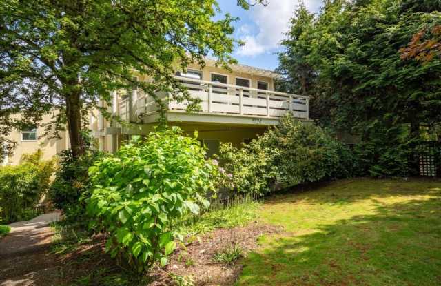 2Bd/1.25Ba Seattle Townhouse
