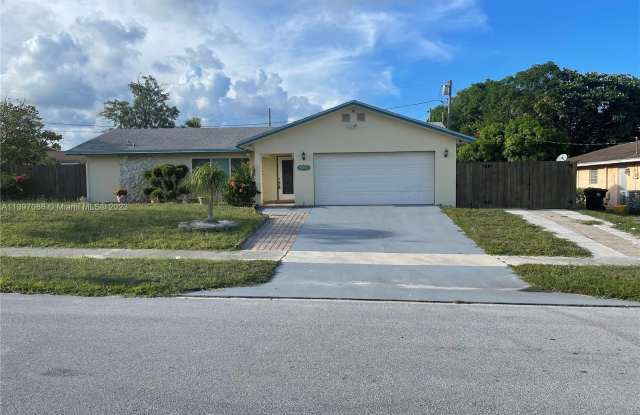 2020 7th Ct S - 2020 7th Court South, Lake Worth, FL 33461