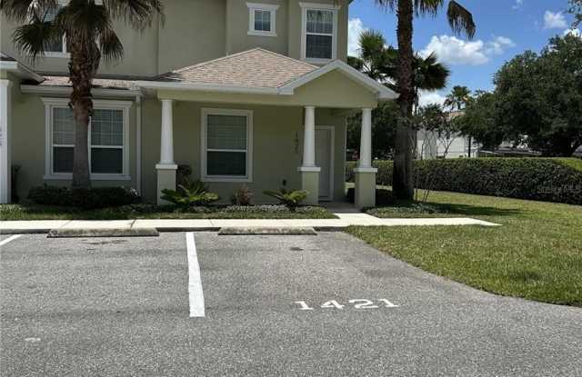 1421 RETREAT Circle