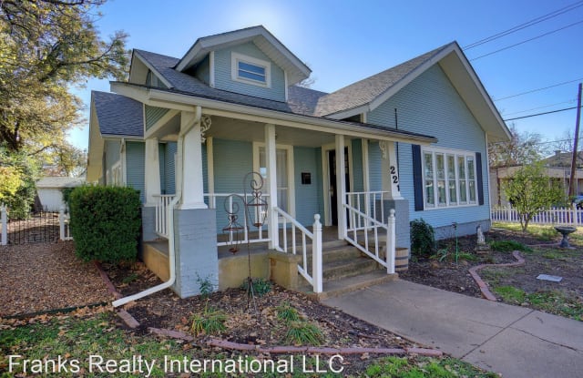 221 W Pearl - 221 West Pearl Street, Granbury, TX 76048