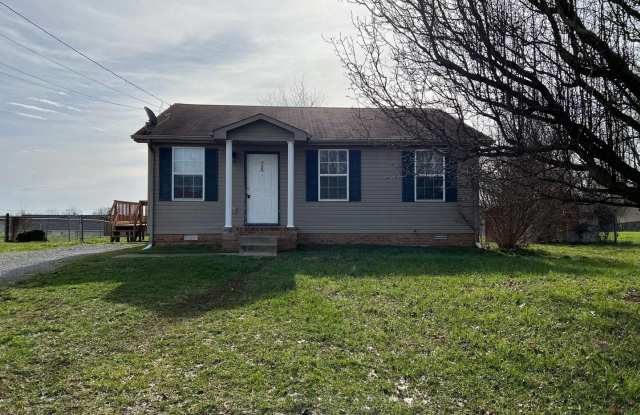 3 Bedroom Home with Large Deck close to Ft Campbell! - 928 Van Buren Avenue, Oak Grove, KY 42262