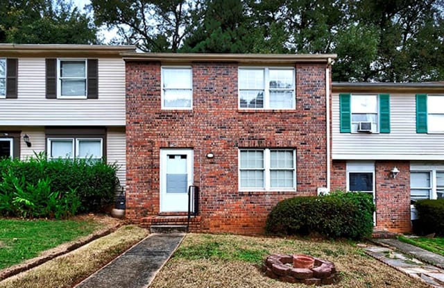 301 Roswell Commons Circle - 301 Roswell Commons Circle, Roswell, GA 30077