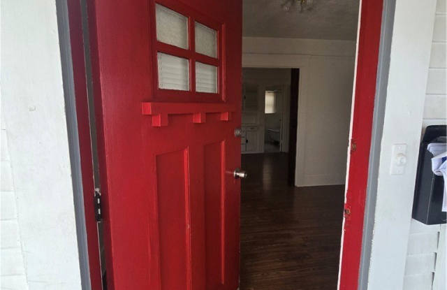 Photo of 310 W Walnut