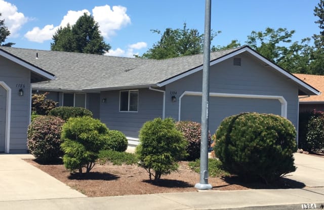 1336 Kokanee Ln - 1336 Kokanee Lane, Grants Pass, OR 97527