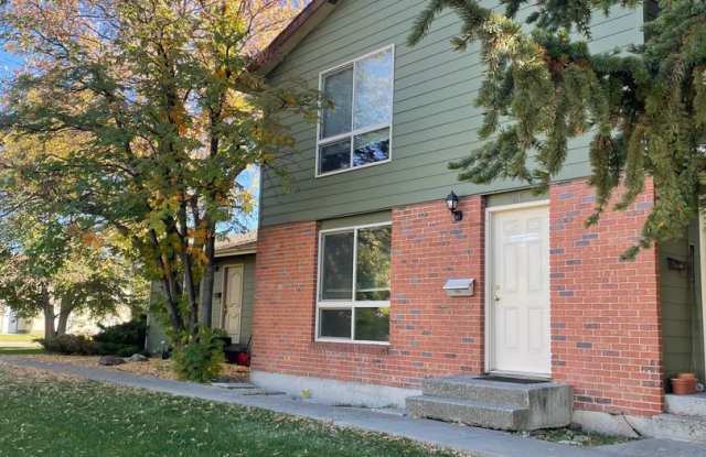 2 Bedroom 1 Bathroom Centrally Located -MOVE IN TODAY-