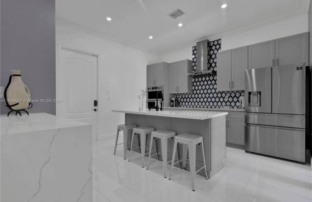 913 SW 147th Ter