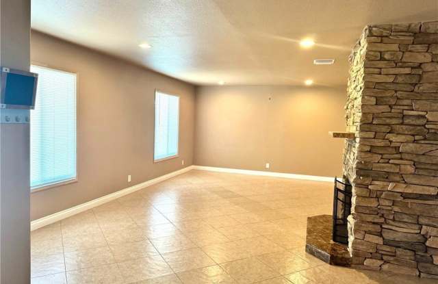 2708 E Lizbeth Avenue