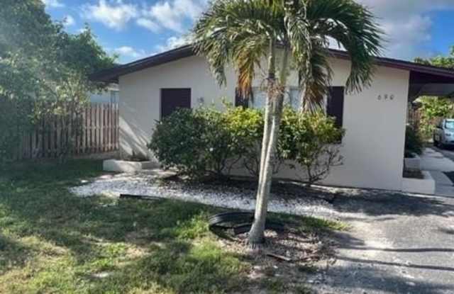 690 109th Ave N lot: 48