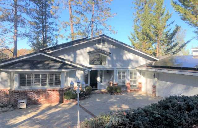 Photo of Lake Front Furnished Home, 3 bed, 4 bath in Lake Wildwood, Penn Valley, CA