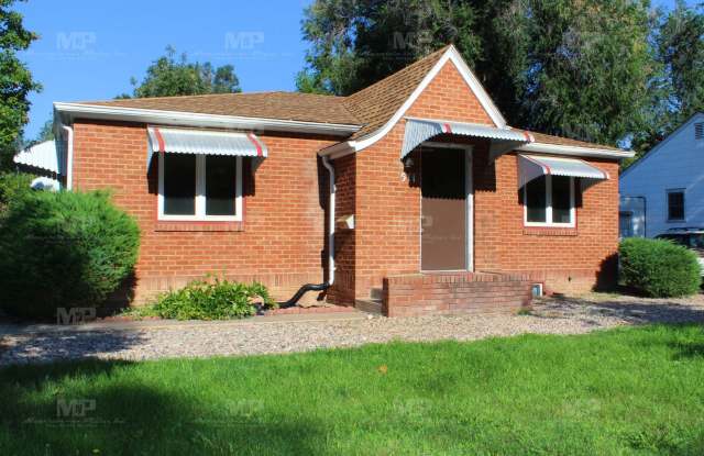 Two Bedroom Duplex with Parking!