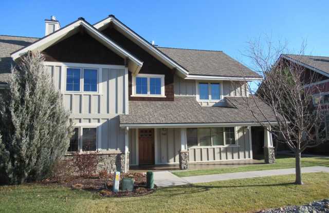 2 Bed 2.5 Bath Furnished River Lakes Townhouse!