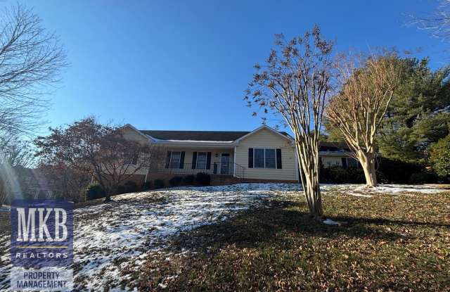 Lovely Ranch in South Roanoke