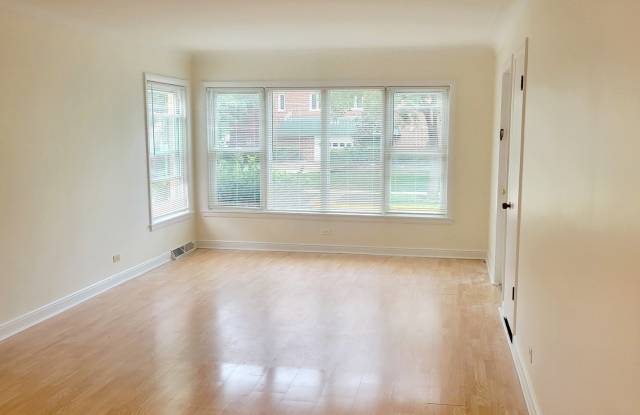 8537 W FOSTER Avenue