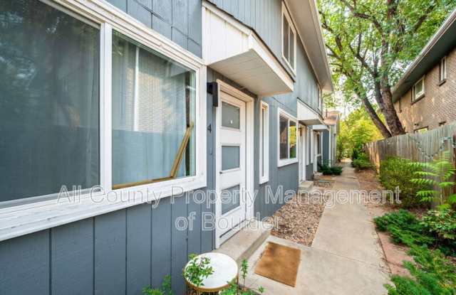 2211 Spruce Street