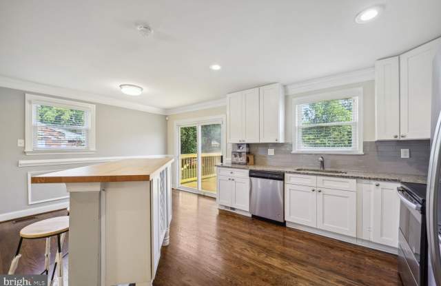 9708 GLEN VIEW Drive