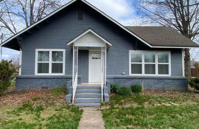 Adorable 3 Bedroom Home in Downtown Bentonville!