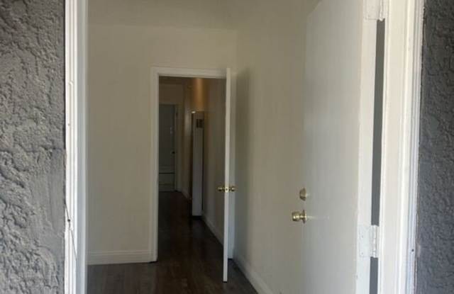 6315 S Victoria
