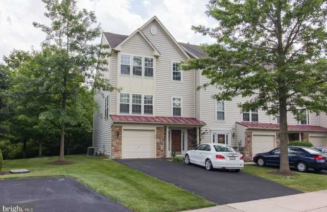 205 DEVON Court