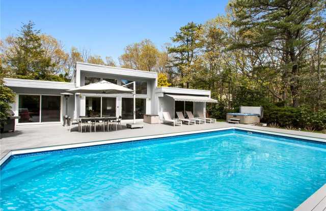 3 Deerfield Way