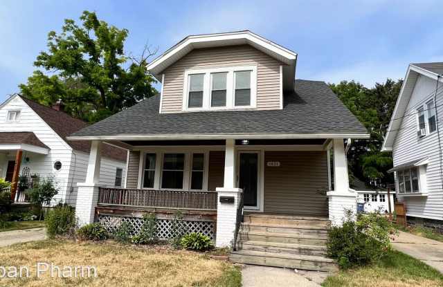1431 Pine NW