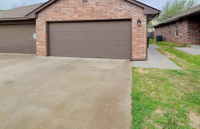 3/2 Duplex in Edmond - 429 Chalk Hill Court, Edmond, OK 73003