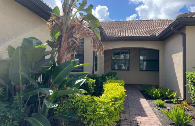 2 bedroom, 2 bathroom attached villa home in Islandwalk!