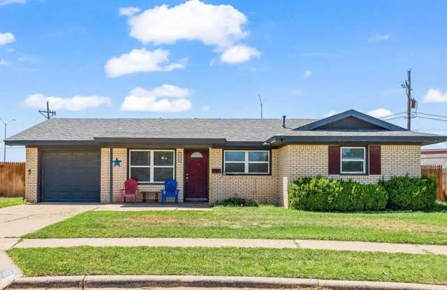 Photo of 3/2/1 Great Price Great Location. Available Now!