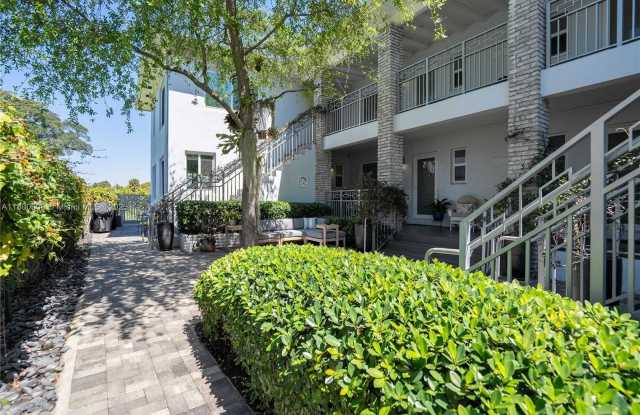 Photo of 117 S Shore Dr