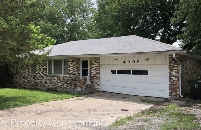 4209 SW 34th St - 4209 Southwest 34th Street, Topeka, KS 66614