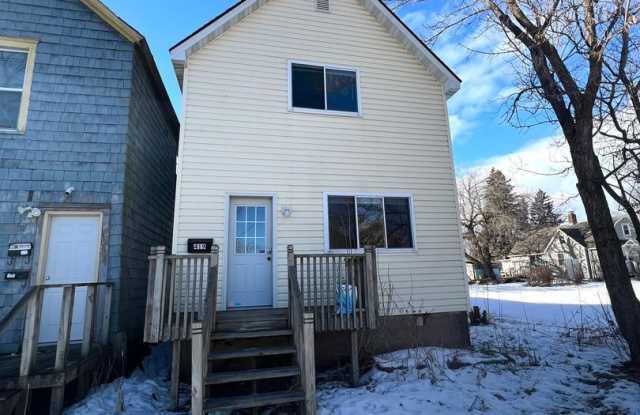 AVAILABLE JUNE 1st - 3 Bed, 1 bath House!