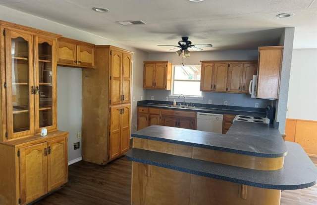 8635 S State Highway 78