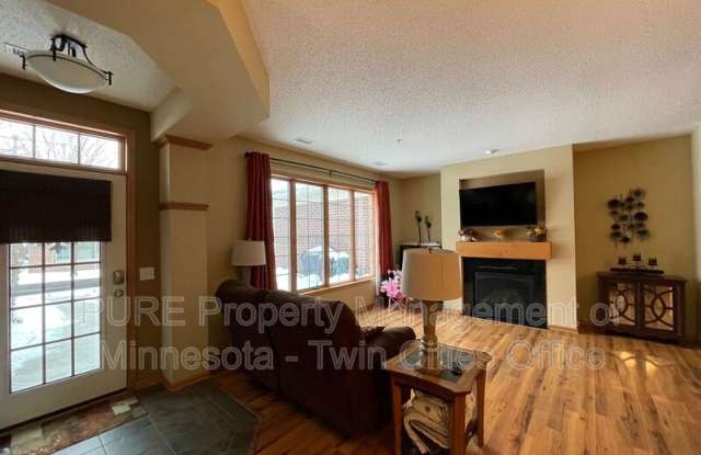 12449 Flanders Ct NE