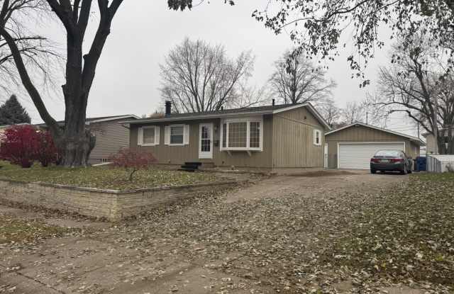 Photo of 1868 KINGS Drive