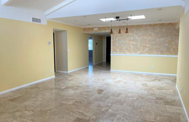 7611 E Medlock Drive