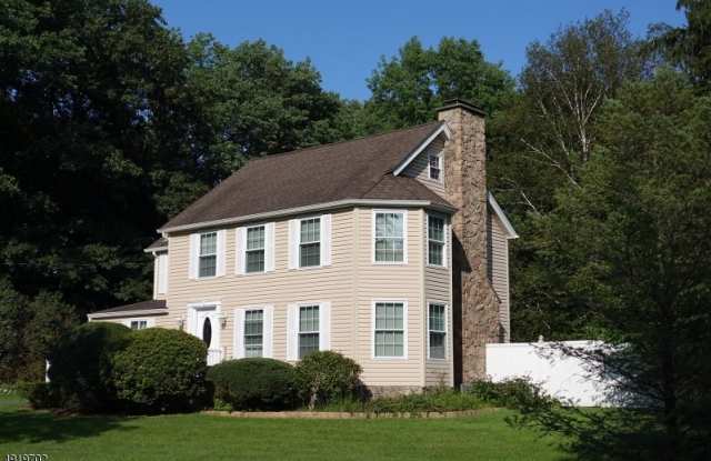 15 Maple Lake Rd - 15 Maple Lake Road, Kinnelon, NJ 07405